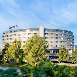 https://radisson-blu-hotel-hamburg-airport.hamburg-hotels-de.com
